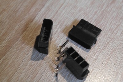 Molex 4 Pin IDE Strom Stecker Female in Schwarz 5,25- inkl. 4 Male Crimp Pins