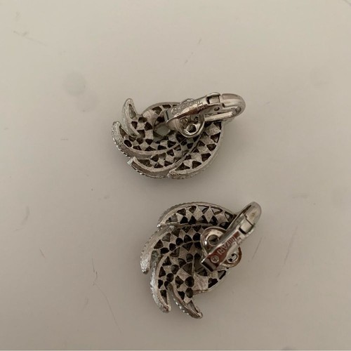 TRIFARI Vintage swirl leaves silver tone and rhinestones Earrings Clip On - Picture 4 of 9