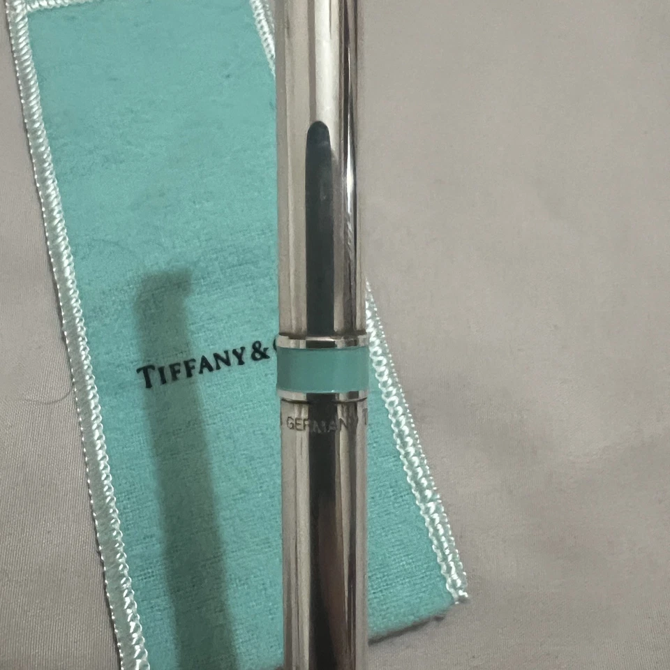 Bolígrafo Tiffany & Co. de plata esterlina con clip en T - Banda esmaltada azul Tiffany Foto 4 de 4