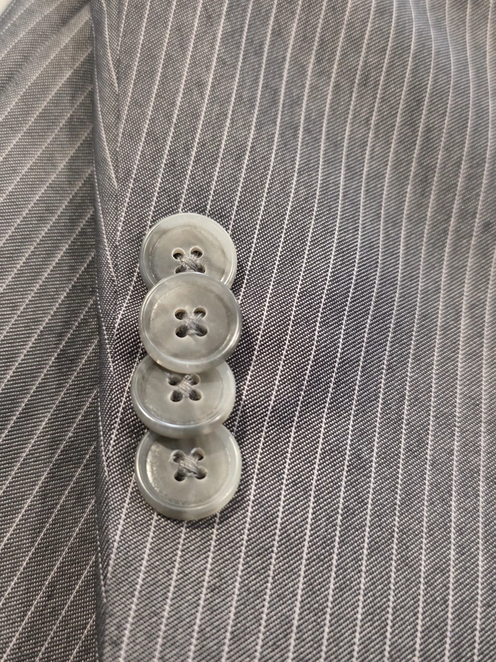 Traje de 2 piezas Kenneth Cole Reaction gris a rayas 42L para hombre 2 botones (34x32) Foto 4 de 4