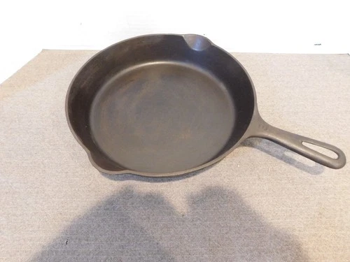 Vintage Griswold Cast Iron # 8 Small Block Logo Skillet 704F