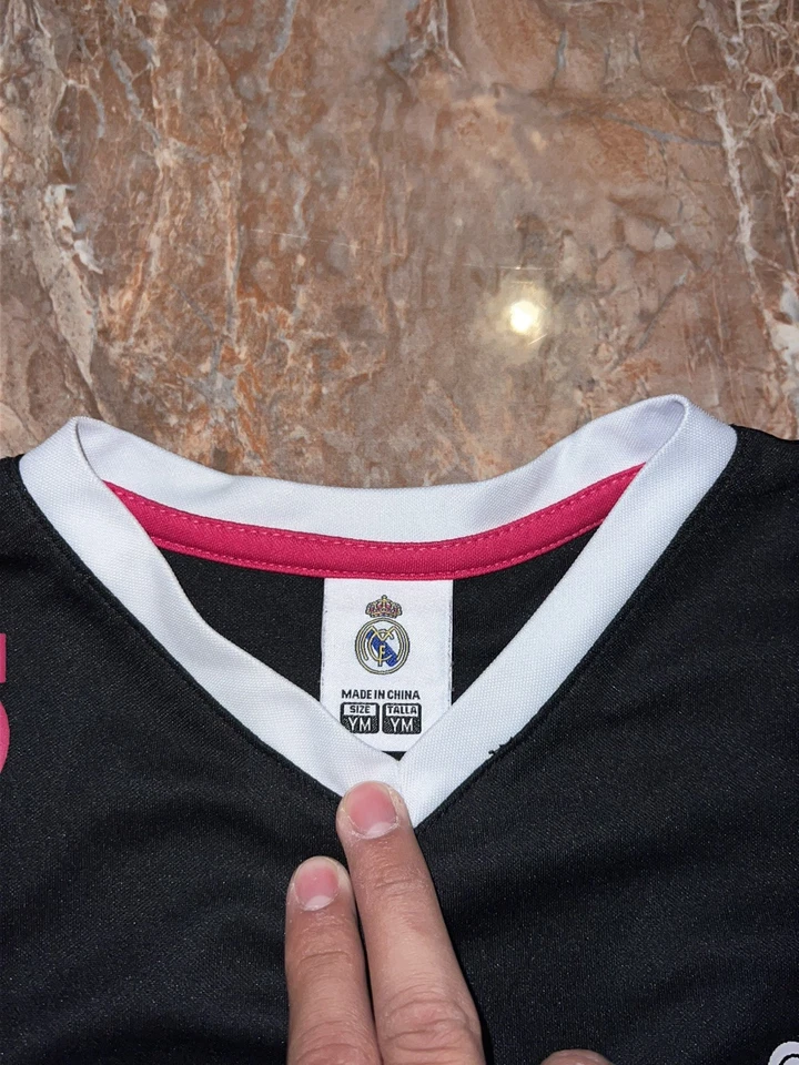 皇家马德里 2014 年青年球衣黑色 W 粉红色尺寸青少年中号授权球衣 Y2K — 第 3/4 张图片