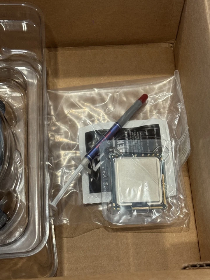 Intel Xeon E5607 4 Core 2.26GHz Processor with Fan - Image 3 of 4