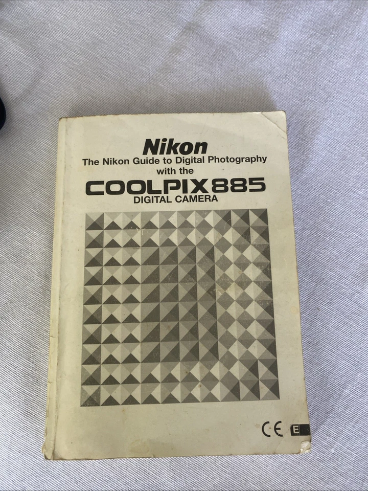 Nikon Coolpix 885 3.2MP Digital Camera Silver with Battery and Charger - Image 4 of 4