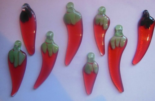 chillis in glass to hang in kitchen etc. 24 chillis beautiful gift keyrings too. - Picture 15 of 26