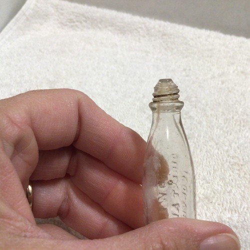 SWEET VANTIQUE NOWLAND'S DIRECT APPLICATOR BOTTLE WITH CAP - 3 1/8" X 3/4" - Picture 8 of 11