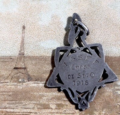 Pendentif Médaille Sport Art Nouveau 1900 – Argent, Thème Jeux Olympiques Paris 2024