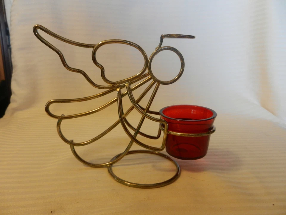 Estatueta de anjo fio de metal tom dourado luz de chá suporte de vela vidro vermelho 5,75" de altura - Imagem 3 de 4