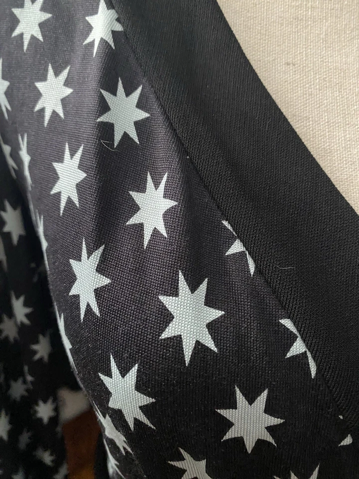 Vestido envolvente de seda con estampado de estrellas Diane Von Furstenberg “Taurus”, usado en excelente estado, ¡US 12! Foto 2 de 4