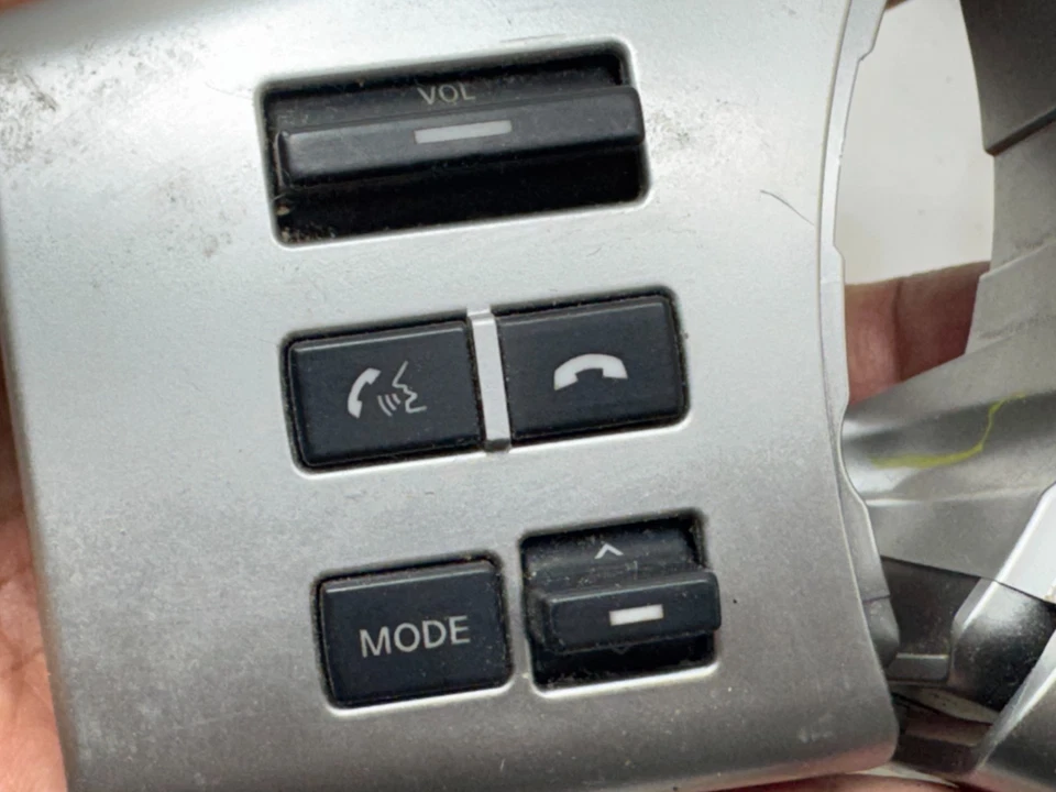 Interruptor de control de crucero de audio Nissan Frontier 2013-2016 OEM Foto 3 de 4