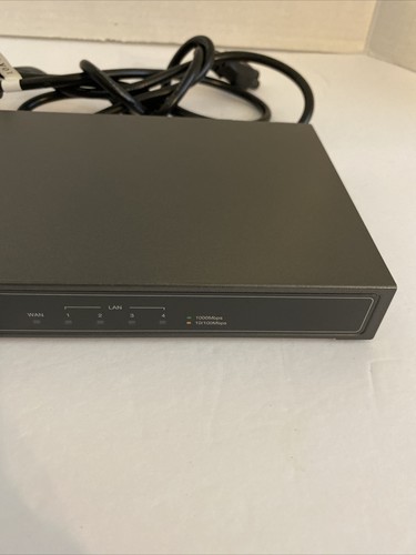 TP-Link SafeStream Gigabit Broadband VPN Router TL-R600VPN With Adapter - Picture 3 of 7