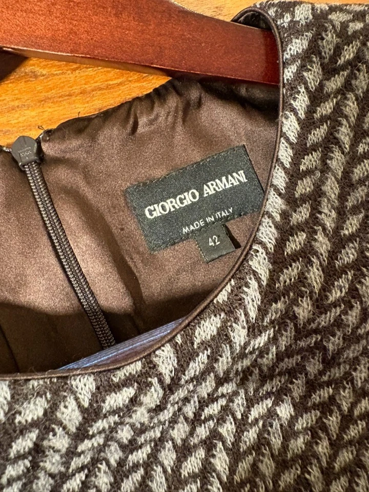 Jaqueta e vestido de lã forrado de seda Giorgio Armani terno 2 peças, cinza e marrom - Imagem 4 de 4