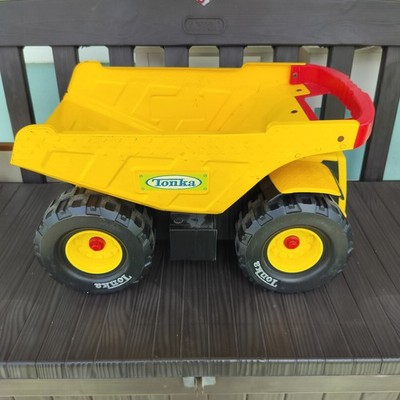 2004 VTG Hasbro Tonka Mighty Big Yellow Dump Truck 19”x12
