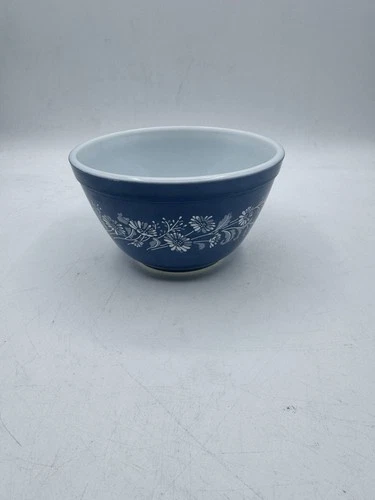 Vintage PYREX Colonial Mist #401 Mixing Bowl Blue/White Daisies 750 mL