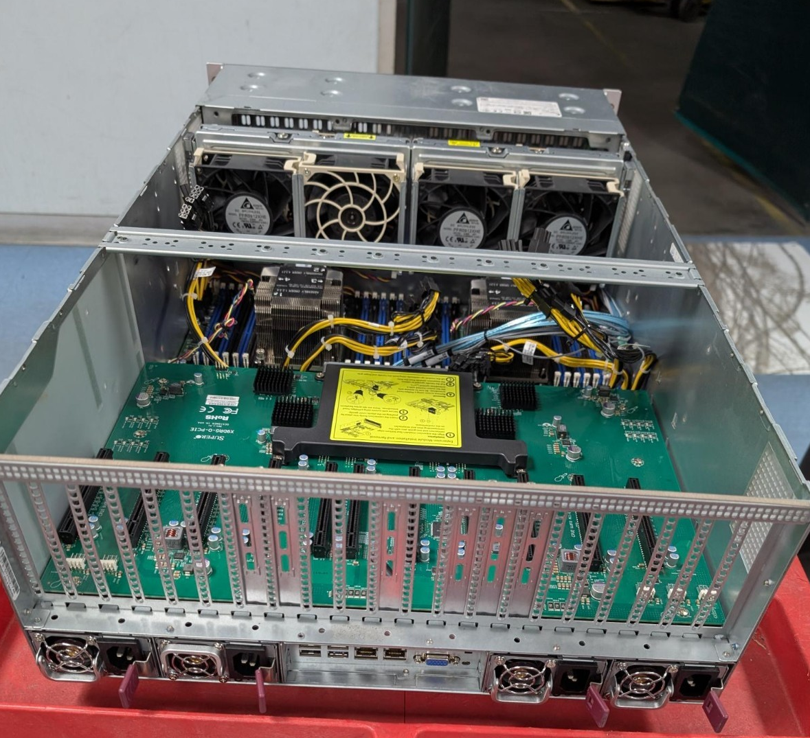 SUPERMICRO SYS-4029GP-TRT, 4 X2000 WATT POWER, 8 X FAN, 2 X H/S