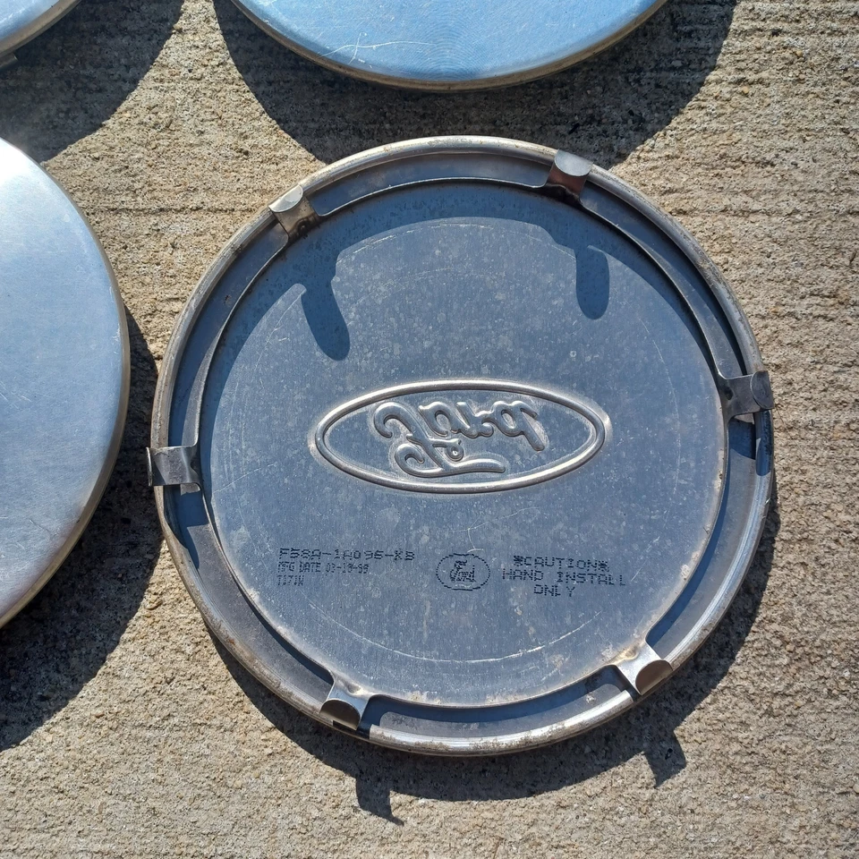 Juego de 4 tapas centrales Ford Crown Victoria Taurus, 1995-1999, p/n F58A 1A096 KB Foto 3 de 3