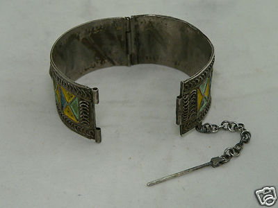 Bracelet En Argent Massif Berbère Du XIXe Siècle - Motifs Ethniques émaillés - Pièce De Collection Vintage