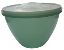 Tupperware Crisp It Lettuce Keeper #679-3  Jadeite Green with Dome Lid-No Spike