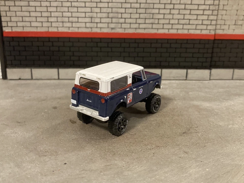 1967 IH Scout Lifted 4x4 Farm Truck 1/64 Diecast Customized Off Road Greenlight - Image 3 of 4
