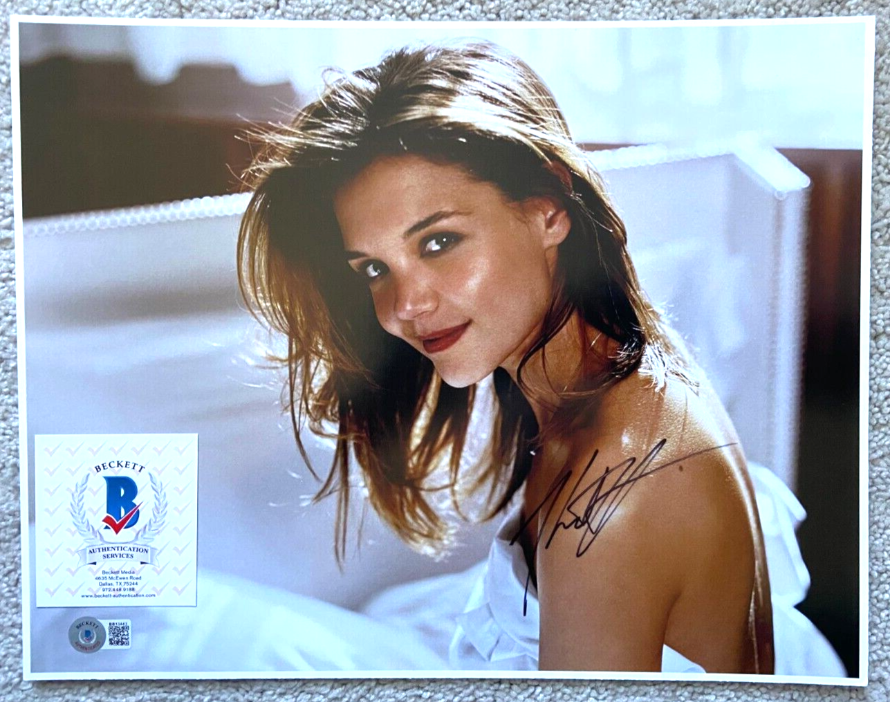 KATIE HOLMES SIGNED 11X14 PHOTO DAWSONS CREEK BATMAN ACTRESS TOM CRUISE BAS 