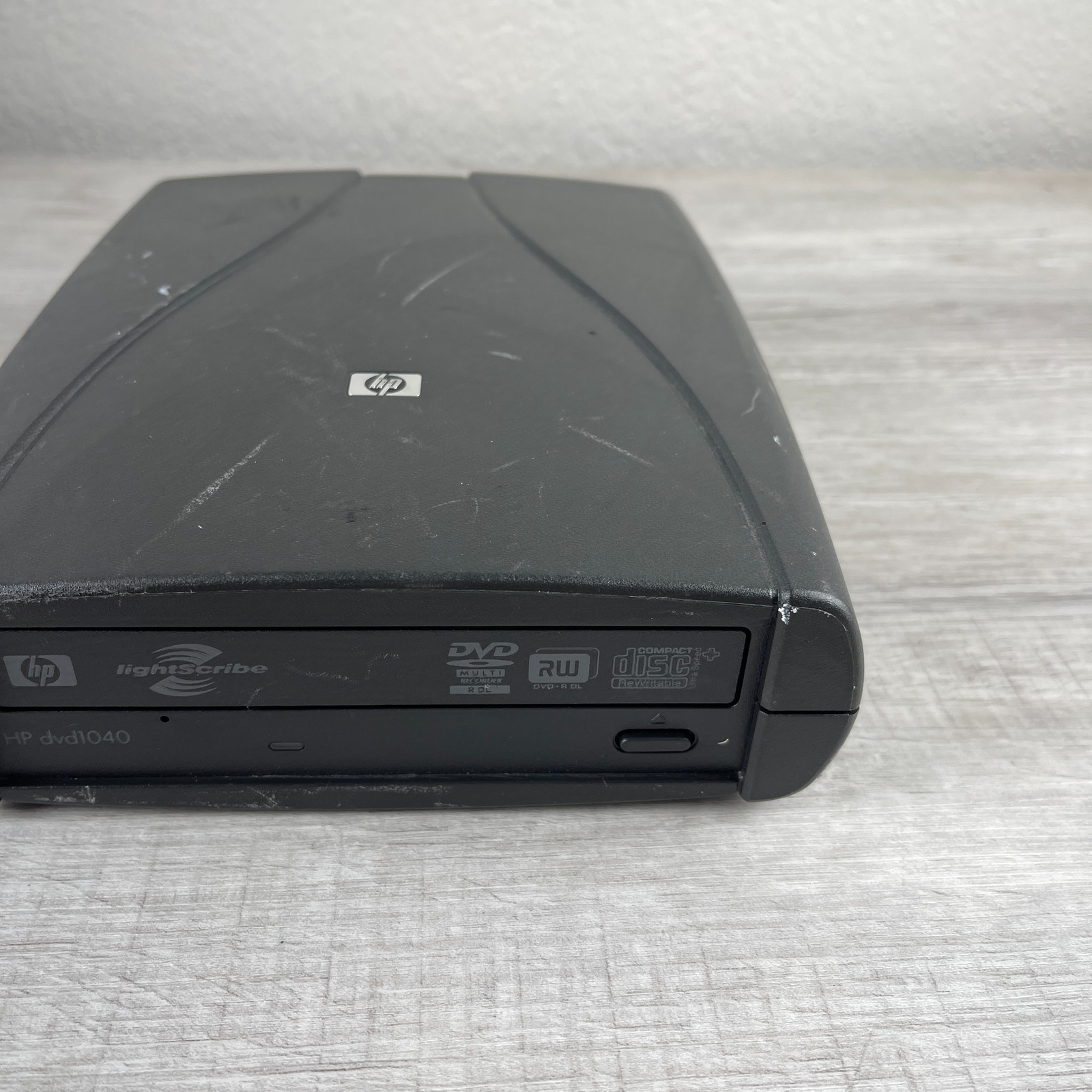 HP dvd1040 USB 2.0 LightScribe Dual Layer 20x External Super Multi DVD