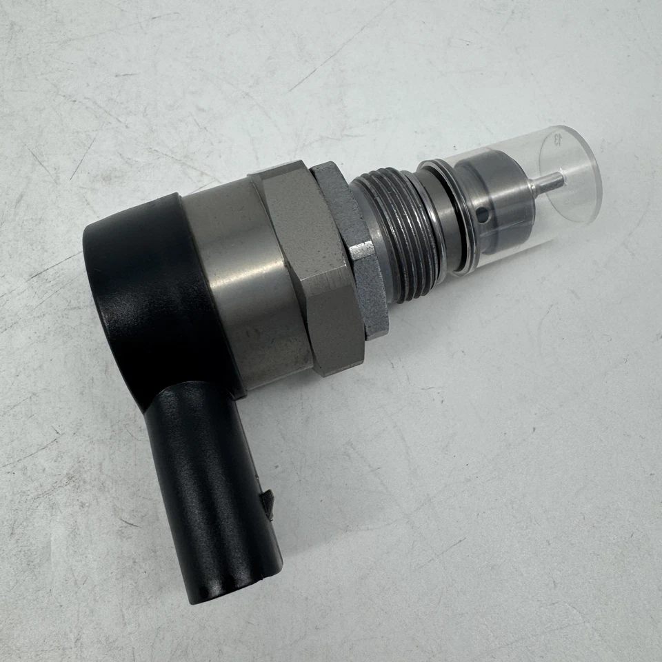 0281006002 Fuel Rail Pressure Regulator Relief Valve For Audi Seat VW 057130764H Foto 4 de 4