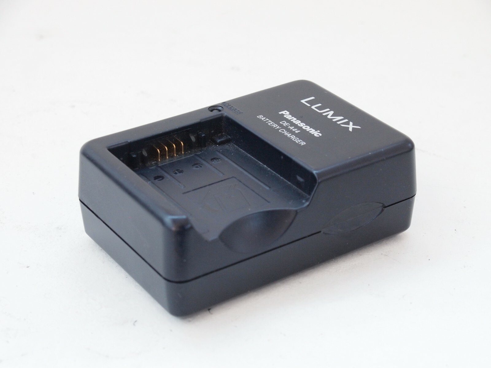 Panasonic Lumix DEA44 battery charger for FZ20 FZ28 & FZ30 batteries