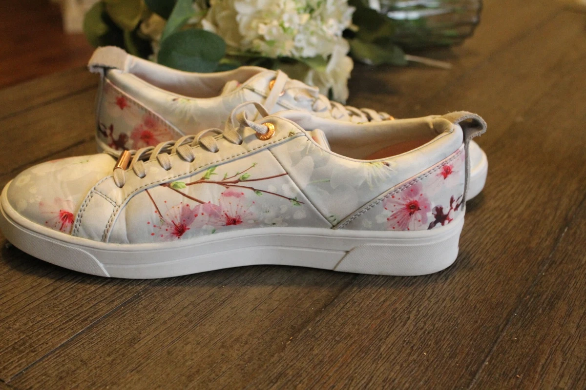 Ted tennis hotsell shoes