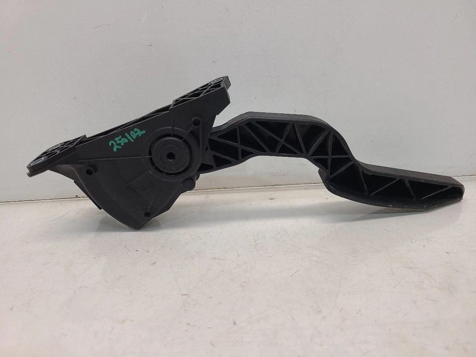 Hummer H3 2007 (3,7 L/AT/AWD) pedal acelerador - DBW/conducción por cable Foto 4 de 4