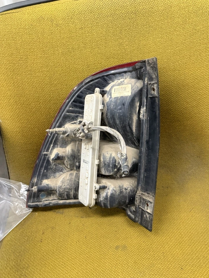  Оригинальный задний фонарь со стороны пассажира GM 15131581 Buick Rainier 2004-2007 - Изображение 4 из 4