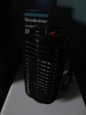 Brookstone Indoor / Outdoor Bug Zapper 120 Volt AC Cord Included 1800 Volt Grid