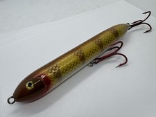 Esca da risveglio 9" Musky Mania Doc marrone persico acqua superiore Walk The Dog esca muschiata