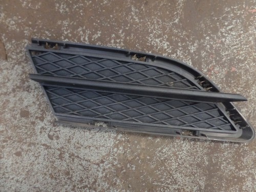 Original BMW E90 E91 3er Stoßstange Gitter vorne Fahrerseite unten 7138418