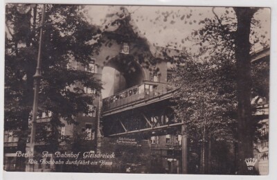 10640 Photo Postcard Berlin at the station Gleisdreieck-Hochbahn runs through a house 1929