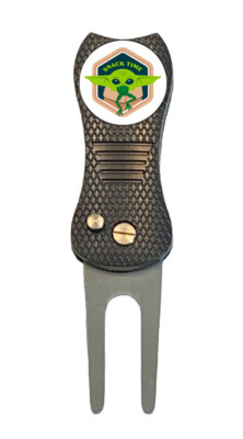 Star Wars Baby Yoda Mandalorian Snack Golf Ball Marker w/ Switchblade Divot Tool