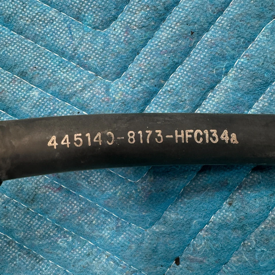 2000-2004 Toyota Avalon Ac Hose Line Ac Suction Hose 88704-07042 OEM - Image 2 of 4