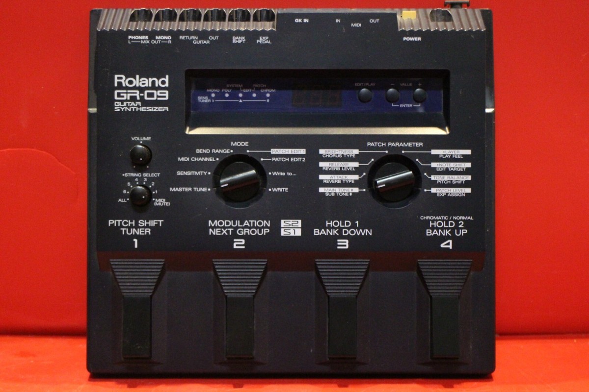 USED Roland GR 09 Guitar Synthesizer Pedal GR09 From Japan