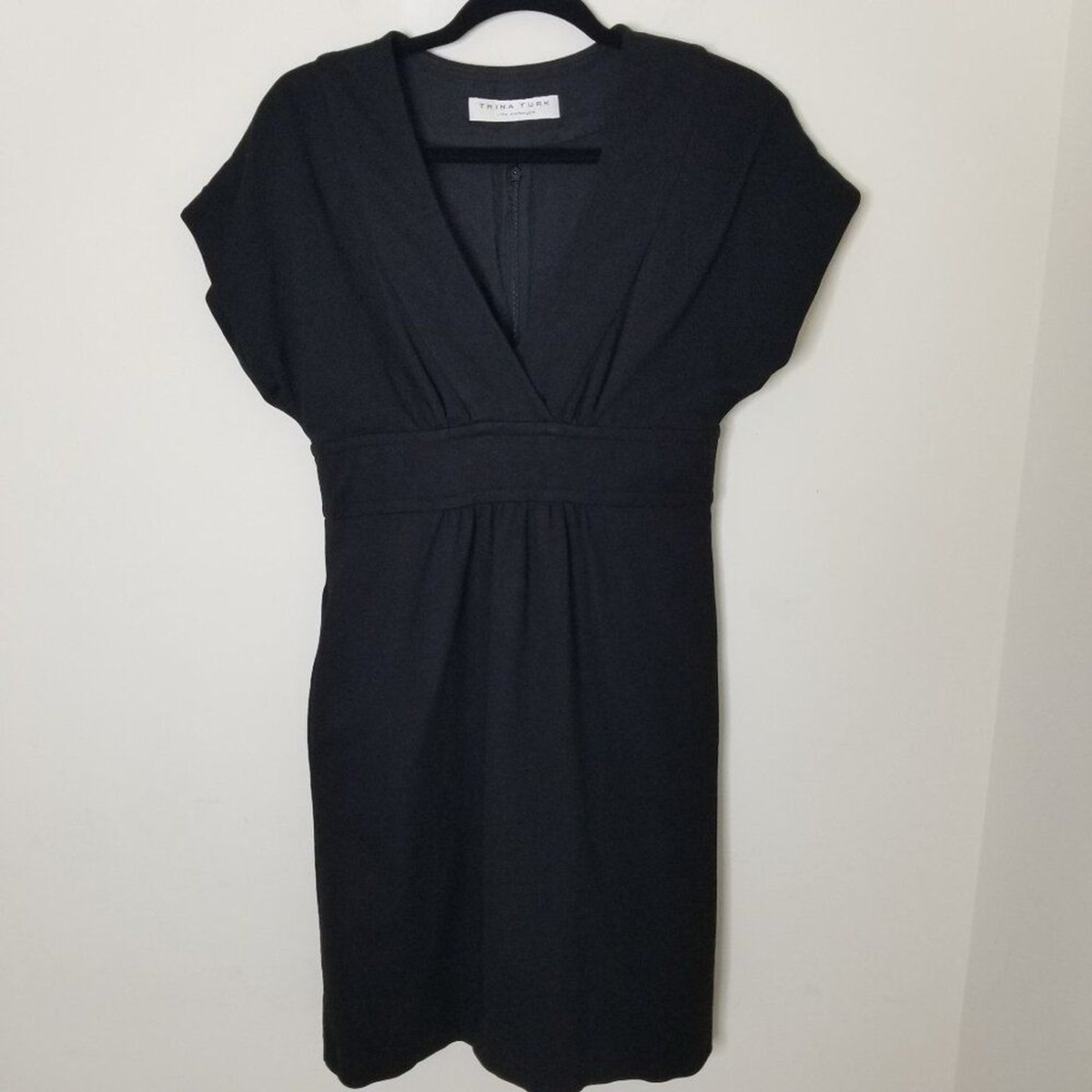 Trina Turk Staple Classic Black Dress V-Neck Empire Waist Pockets Capsule  Sz XS