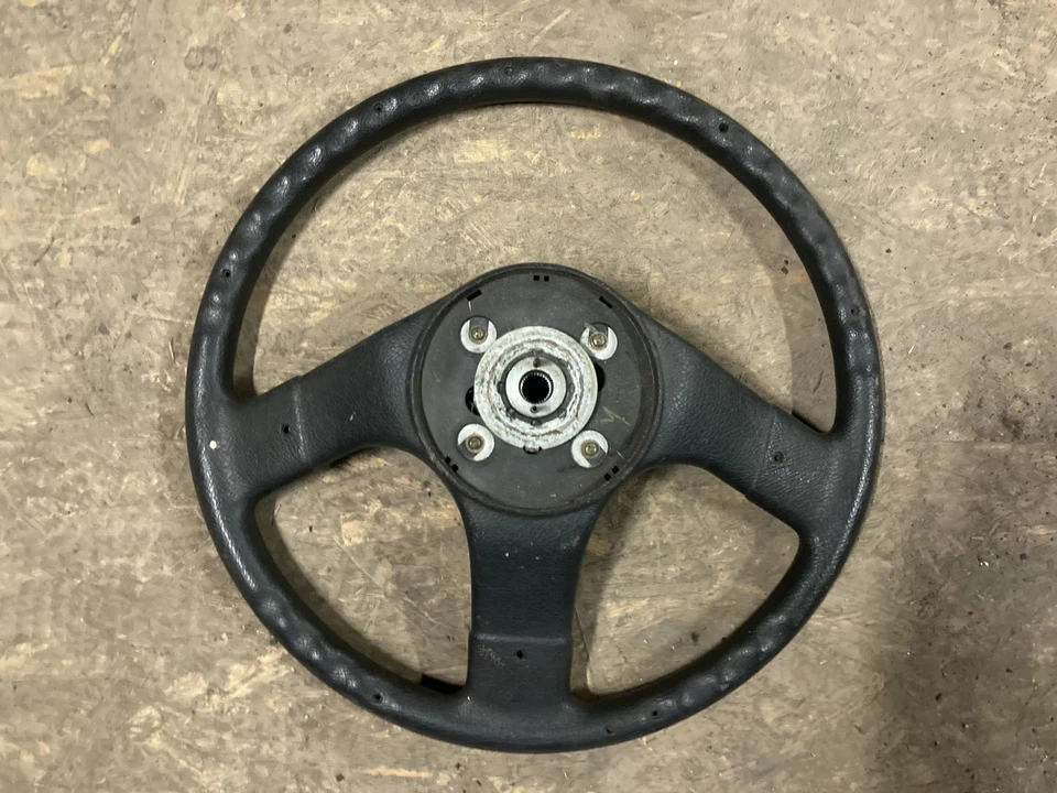 SUZUKI SAMURAI LENKRAD 3 SPEICHEN SERIE MIT HUPENKNOPF GEBRAUCHT !!!! - Bild 2 von 4