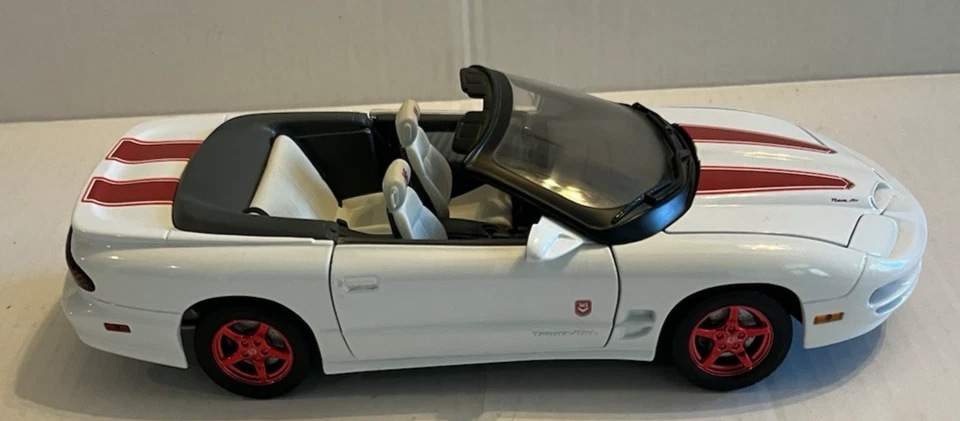 VIPER 1999 Pontiac FIREBIRD TRANS AM 30th Anniversary Edition 1:18 Die Cast Lot - Image 3 of 4