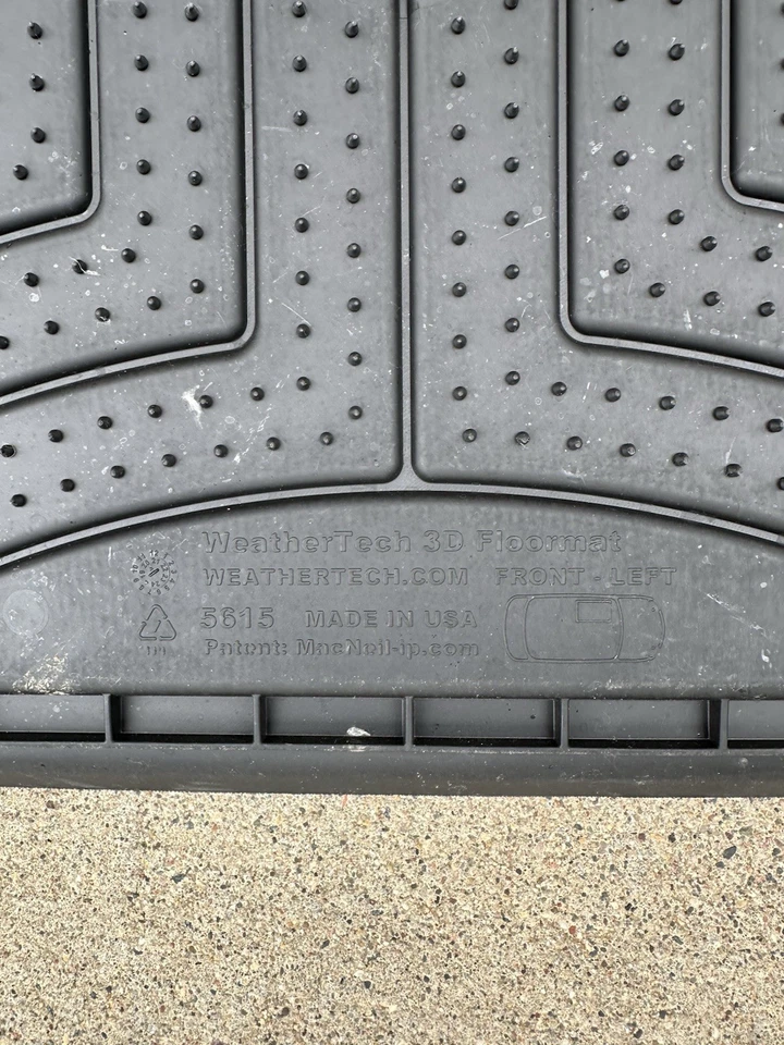 WeatherTech FloorLiner Floor Mats Jeep Grand Cherokee Fronts Black 2023 - Image 3 of 4
