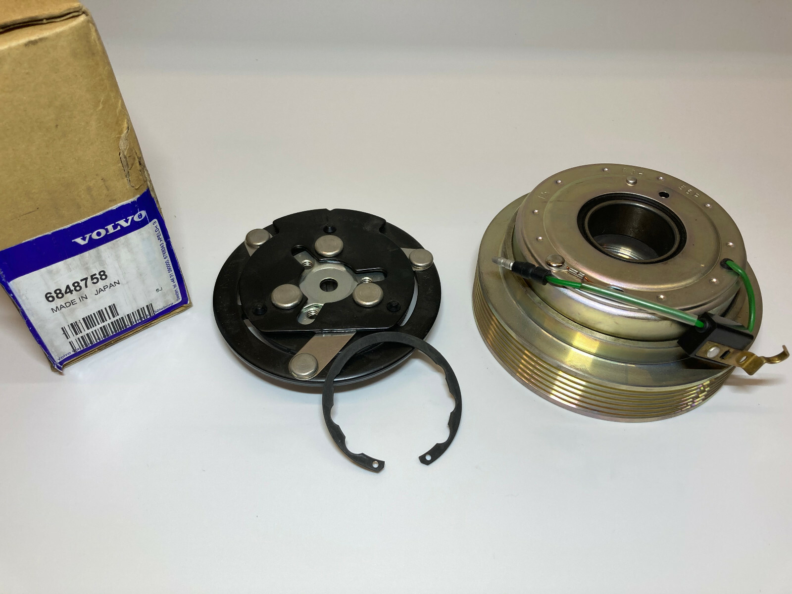 Brand New Genuine Volvo AC Compressor Clutch Kit, 6848758, Made in