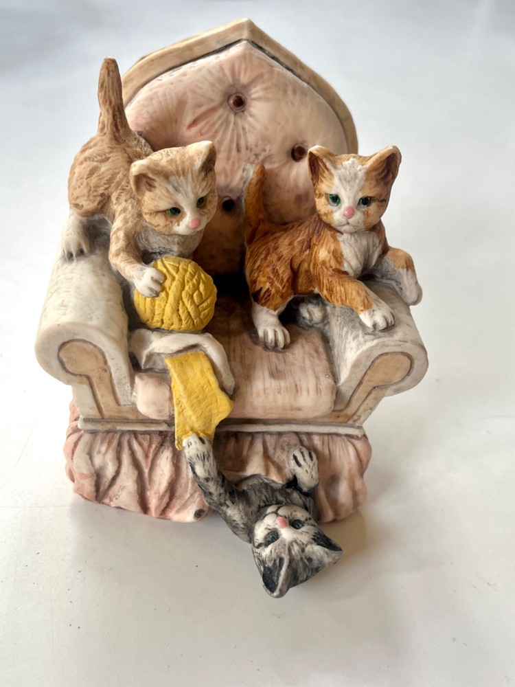Trio of playful cats on Figurine Chair Nigri (made in Italy)