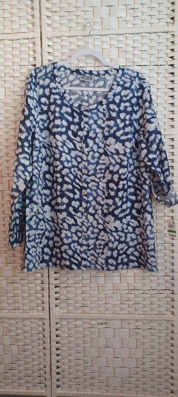 NEW! Womens JM Collection Blouse Tropic Breeze In Den Cheetah Blue & White Large