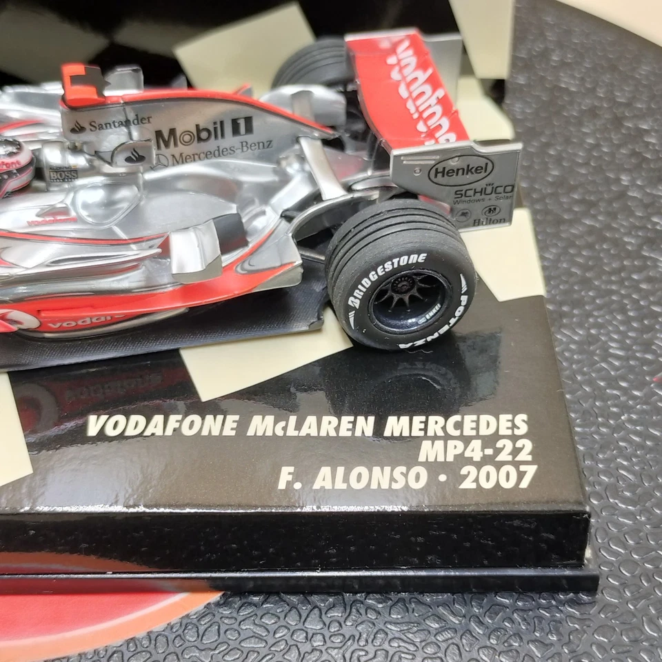 MINICHAMPS 1/43 Vodafone McLaren Mercedes MP4-22 Fernando Alonso 2007 530074301 - Image 3 of 4