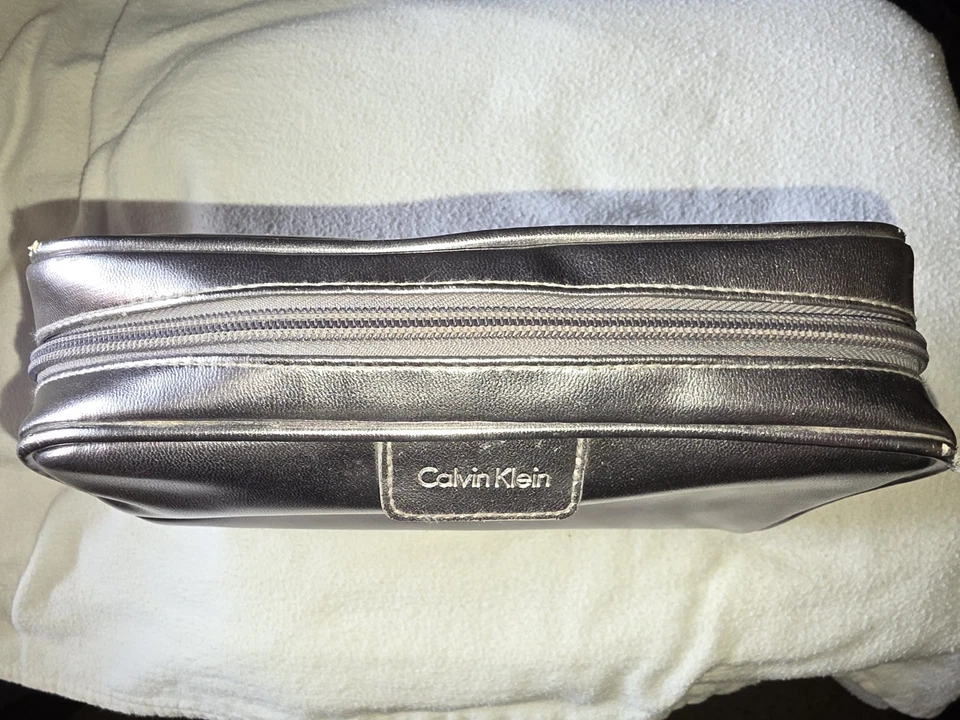 Bolso de maquillaje para mujer Calvin Klein Foto 3 de 4