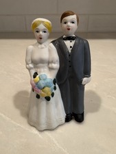 Vintage Chalkware Blonde Bride Brunette Groom Cake Topper Blue Pink Bouquet