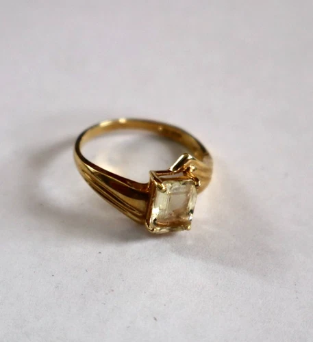 Vntg 10K Yellow Gold Clear Crystal Glass 4 Prong Set Ladies Ring Sz 8 2  grams