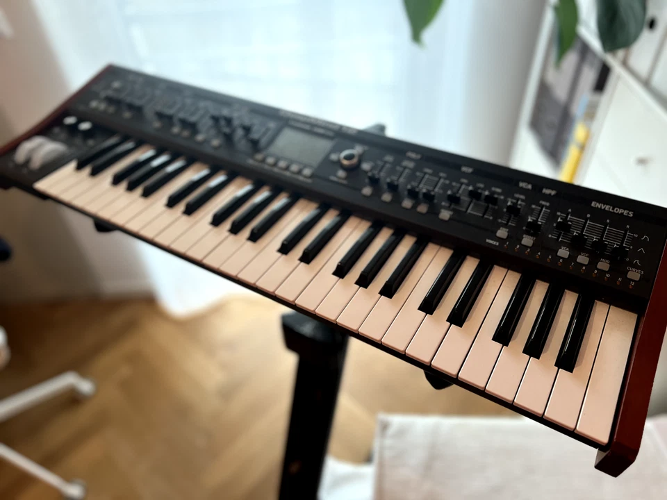 Behringer Deepmind 12 - Analoger Synthesizer - Bild 2 von 4