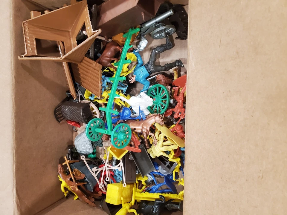 Vintage Marx Toys Fort Apache set - Image 3 of 3